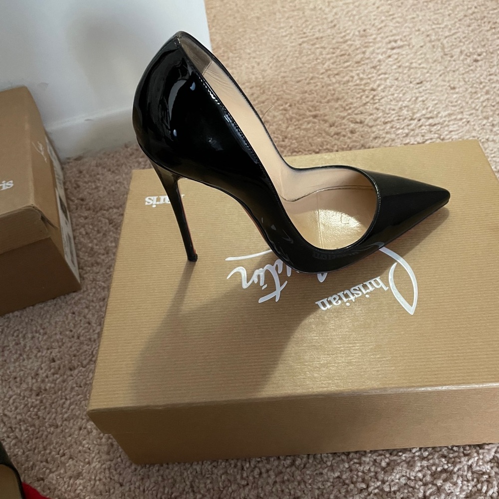 Christian Louboutin - Picture 2 of 4